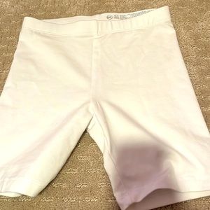 White shorts 💕